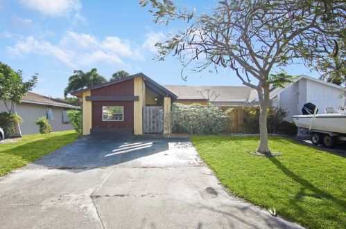 8650 Pluto Ter, West Palm Beach, FL 33403-1657