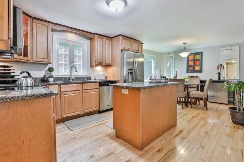 3 Trina Rd, Salem NH  03079-2077 exterior