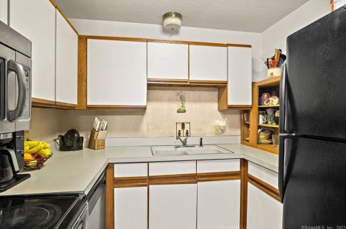 93 Niles Hill Rd, United States Coast Guard Ac CT  06320-3045 exterior