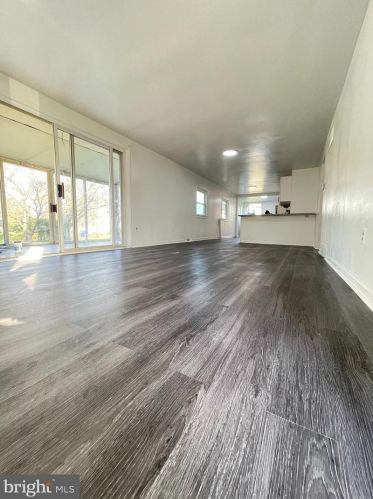 402 Division St, Riverton NJ  08077-2146 exterior