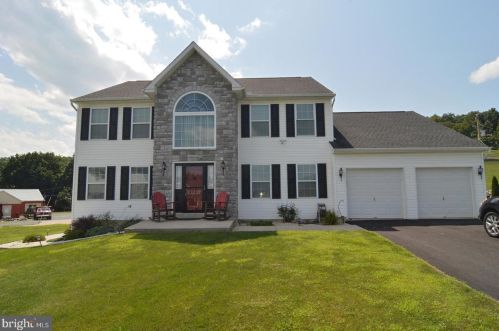 728 Belfair Dr, Dauberville, PA 19533-9442