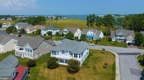 37490 Seaside Dr, Millville, DE 19970-3648
