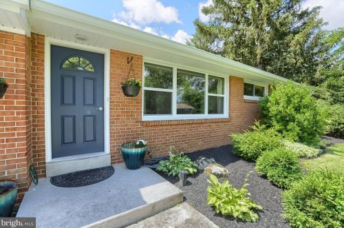 216 Glenn Rd, Swatara, PA 17033-2126