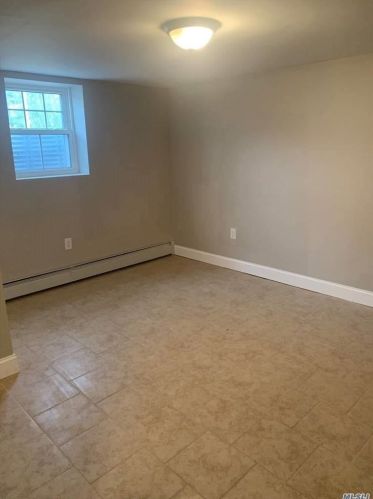 53 Babylon St, Islip Terrace NY 11752-1110 exterior