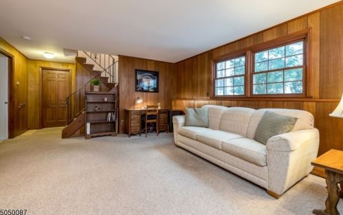 265 Hillcrest Rd, Ridgewood NJ  07450-2435 exterior