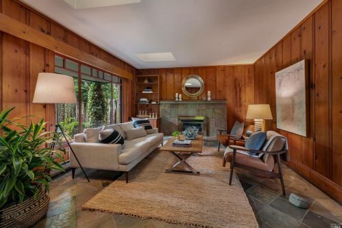 1095 Pine Tree Ln, Sebastopol CA  95472-2681 exterior