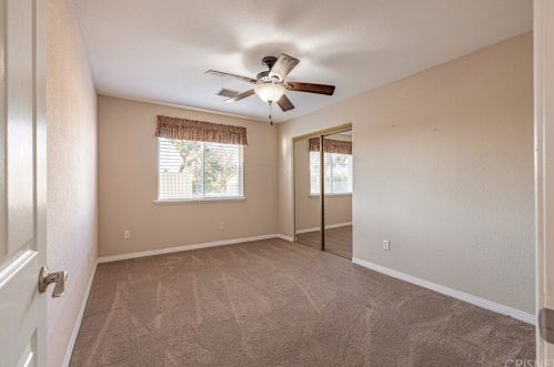 42522 15 St, Lancaster CA 93534-6212 exterior