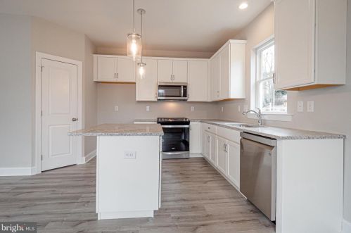 706 Hornblende Ave, Kennett Sq PA  19348-3614 exterior