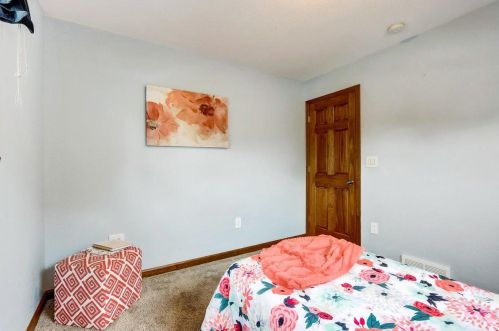 1022 121, Milwaukee WI 53226-3309 exterior