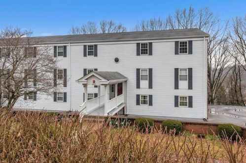 406 Camelot Dr, Pittsburgh PA  15237-4976 exterior