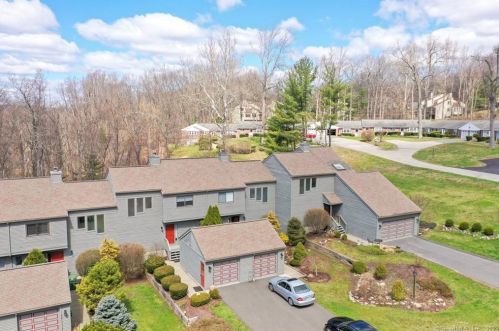 56 Ledgewood Dr, Brookfield Center, CT 06804-3425
