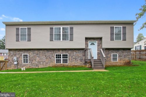 560 Pershing Ave, Red Lion, PA 17356-9132
