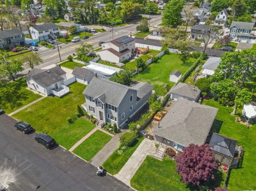 54 2nd St, Deer Park, NY 11729-4206