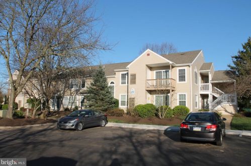 26010 Beacon Hill Dr, Southampton, PA 18966-5326