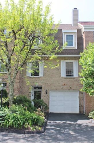 58 Kingswood Dr, Bethel, CT 06801-1840