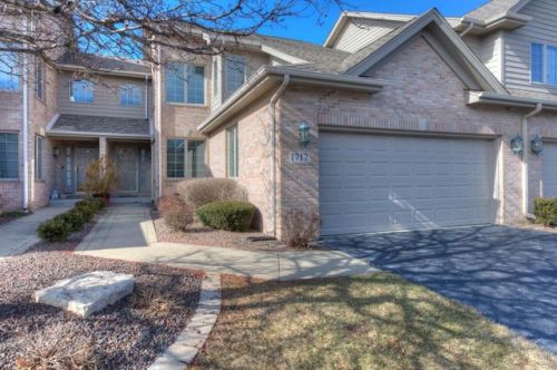 1717 Apple Blossom Dr, Hammond, IN 46321-5181