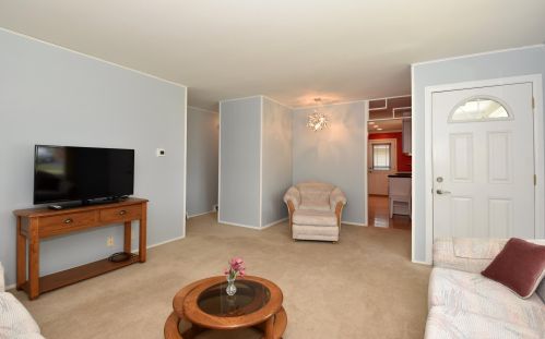 1647 Rushmore Dr, Waukesha WI  53188-2213 exterior