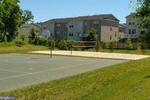 6857 Hartzell Hill Ln, Haymarket VA  20169-4944 exterior