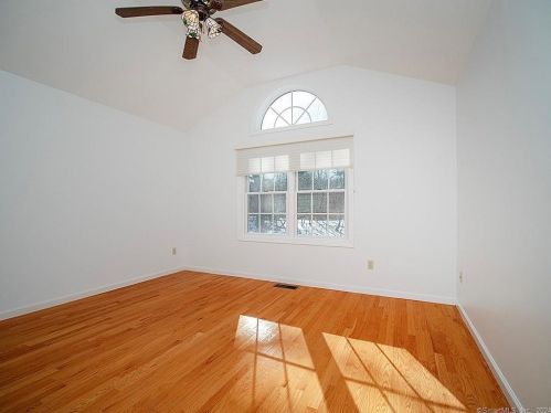 40 Sugar Hill Rd, North Haven CT  06473-4013 exterior