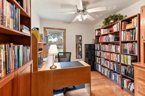 181 Glenview Ave, Milwaukee WI 53213-3323 exterior