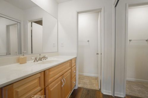 26817 Oak Branch Cir, Santa Clarita CA  91321-1455 exterior