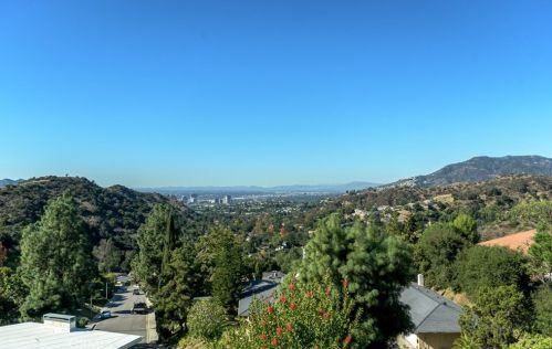 2755 Valle Vista Dr, Glendale CA  91206-4720 exterior