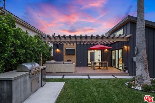 4709 Norwich Ave, Van Nuys CA  91403-2017 exterior