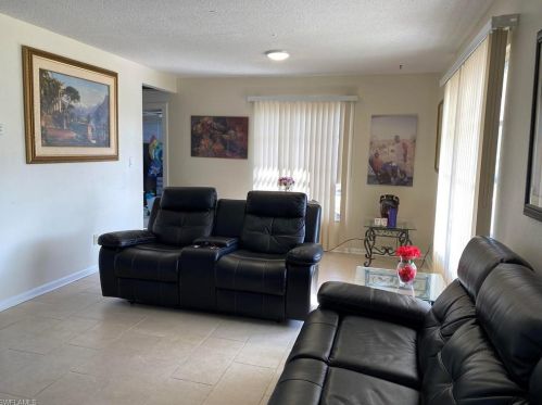 42 Hamlin Ct, Lehigh Acres, FL 33936-7236