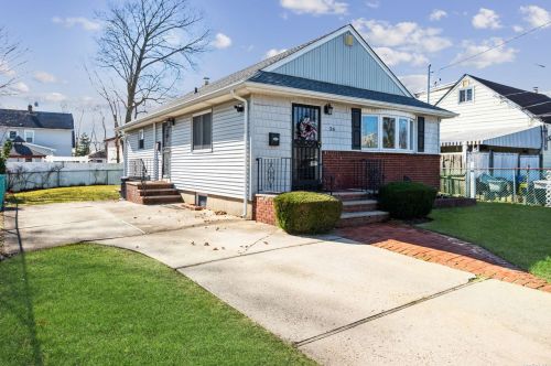 36 Monroe Ave, Roosevelt, NY 11575-2439