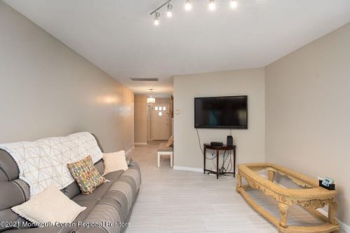 64 Courtshire Dr, Bricktown NJ  08723-7138 exterior