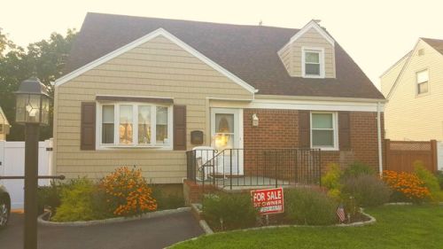 2160 Spruce St, North Wantagh, NY 11793-4120