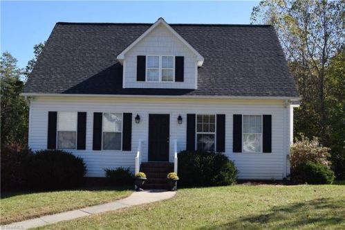 196 Elisha Creek Dr, Farmington, NC 27028-2780