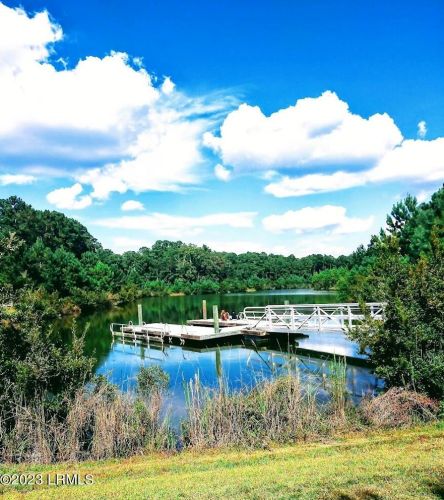 20 Calico Ct, Beaufort SC  29906-8900 exterior