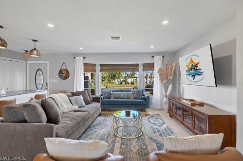 118 43rd St, Cape Coral, FL 33904-8324