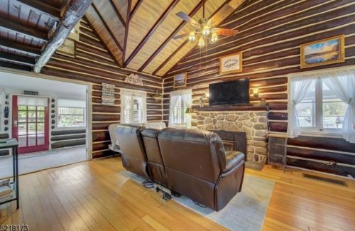 9 Woodside Dr, West Milford Lakes NJ  07480-4246 exterior