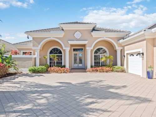 948 Glen Lake Cir, Naples, FL 34119-2313