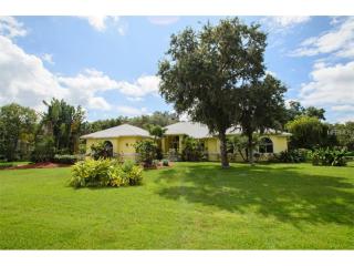 4725 Acorn Cir, Sarasota, FL 34233-3936