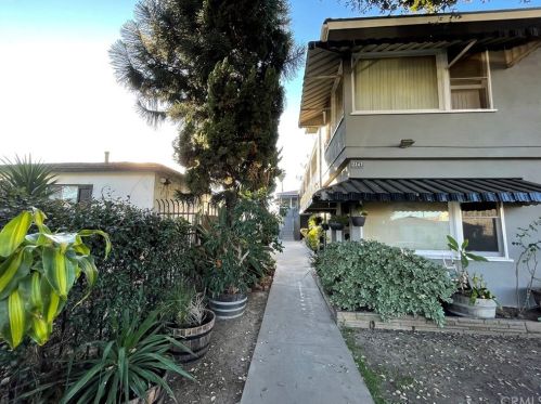 2247 Earl Ave, Long Beach, CA 90806-4346