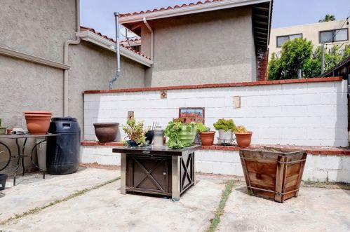 1201 11th St, Manhattan Beach CA  90266-6025 exterior