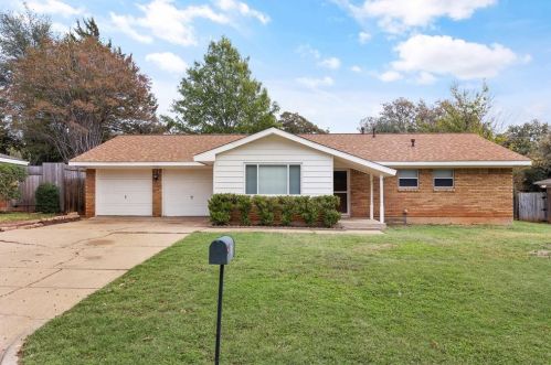 216 Belmont St, Hurst, TX 76053-6104
