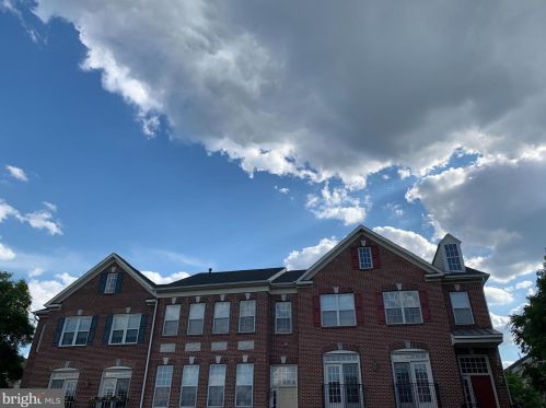 2390 Green Grass Ct, Herndon, VA 20171-5351