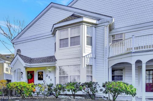 251 Tulip Ln, East Freehold NJ  07728-4107 exterior