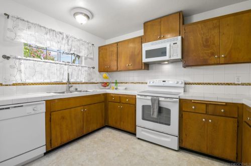 3110 Loma Riviera Dr, San Diego CA 92110-5508 exterior