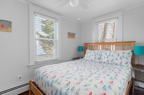 18 Lakeview Dr, South Kingstown RI  02882-1223 exterior