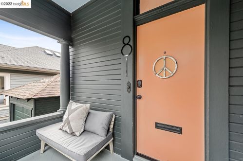 81 Hamilton Pl, Oakland, CA 94612-3808