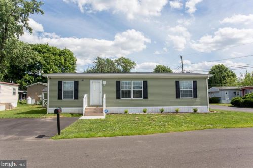 163 Harding Dr, Fairless Hills, PA 19030-2018