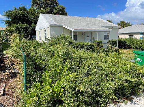 740 4th St, West Palm Beach, FL 33404-7826