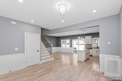 207 Philip Ave, Elmwood Park NJ  07407-2226 exterior