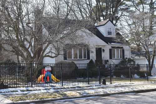 1535 Kiefer Ave, Floral Park, NY 11003-2347