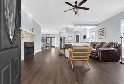 234 Oak St, Hide Away Hills, OH 43107-1036
